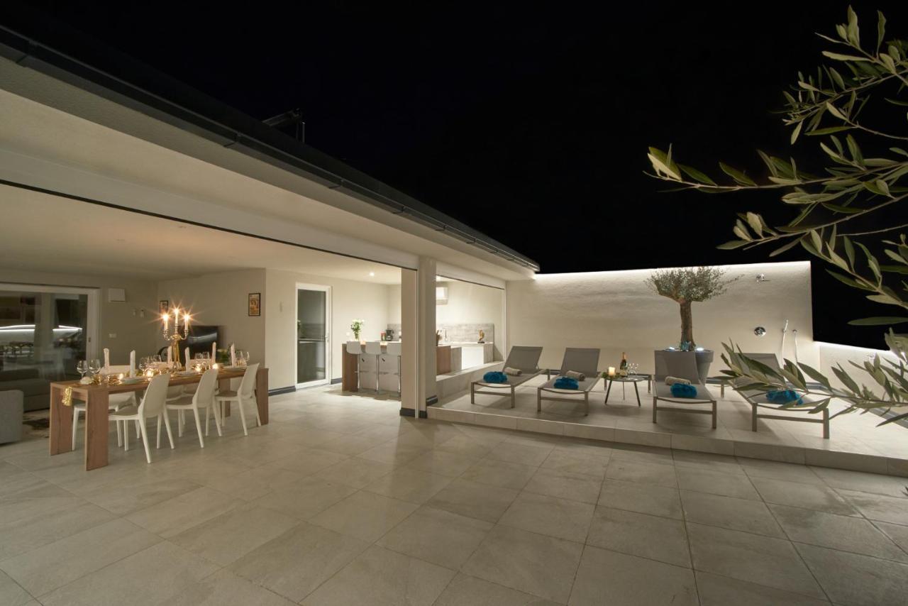 Penthouse & Garden - Luxury Apartment Postal / Burgstall Exterior photo